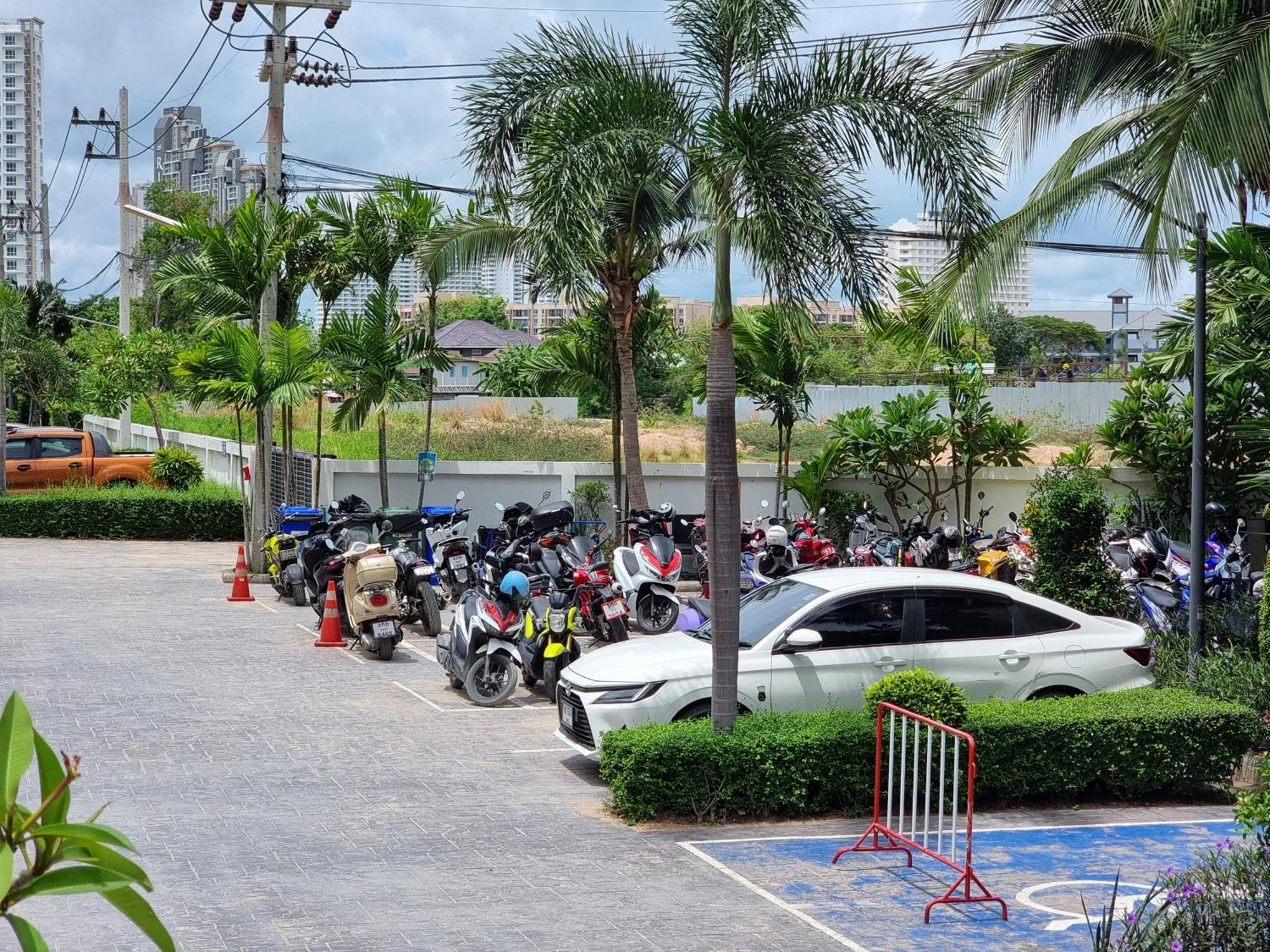 Laguna Beach Condo Resort 3 Maldives Pattaya Pool View ลากูน่า บีช คอนโด รีสอร์ต 3 พัทยา ジョムティエンビーチ エクステリア 写真